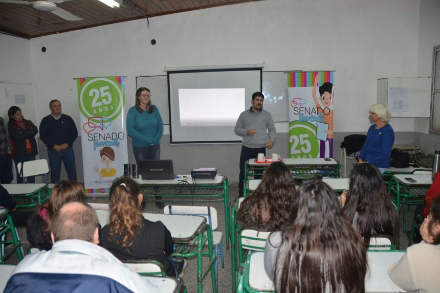 El senado juvenil se presentó en distintas ciudades del departamento Islas