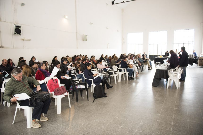 Senado Juvenil: un centenar de docentes se capacitaron en Paraná