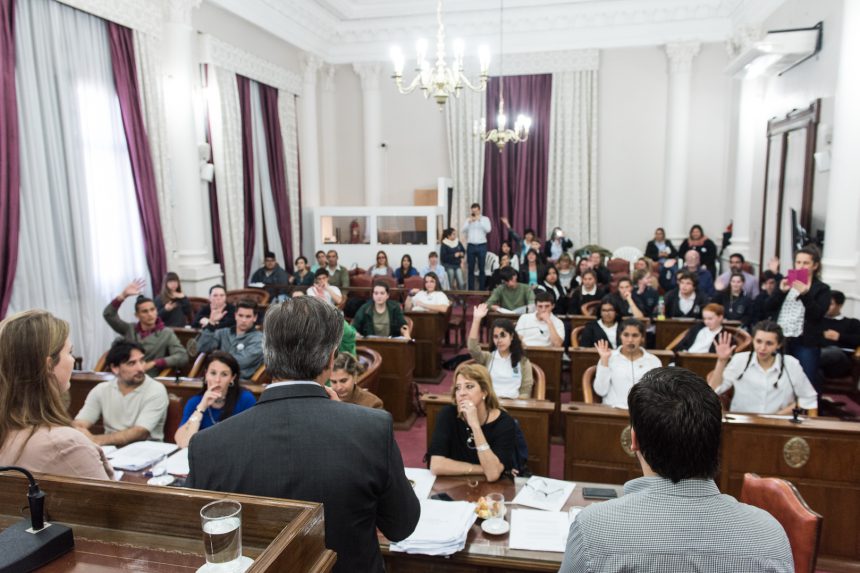 Alumnos de Colón presentaron sus propuestas legislativas en el Senado