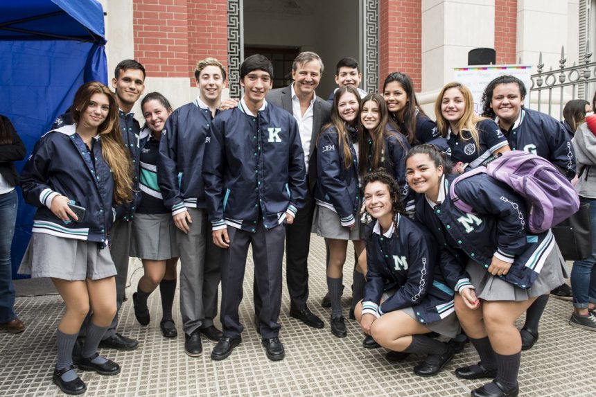 El equipo técnico del Senado Juvenil comenzó la visita a las escuelas