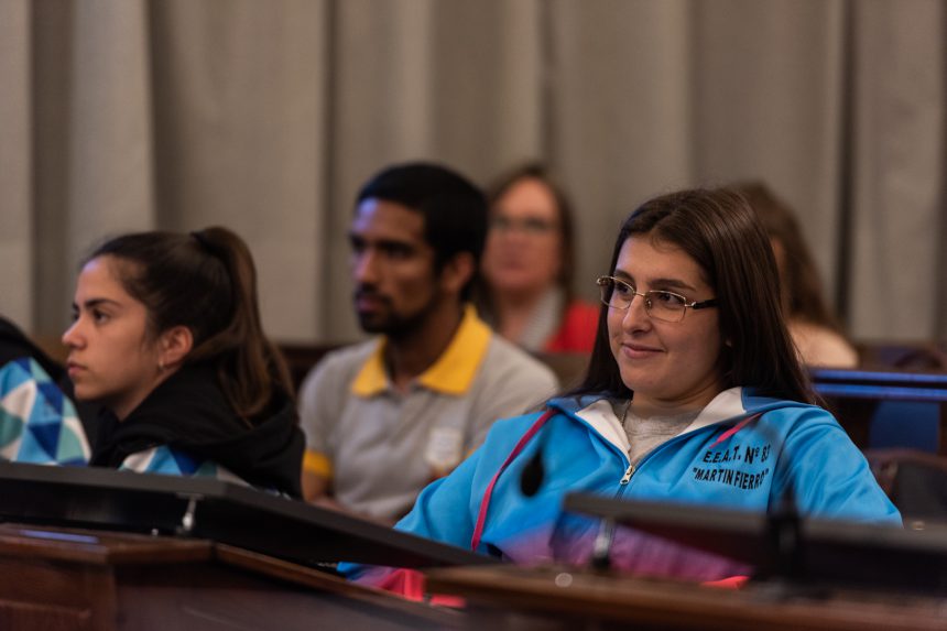 Alumnos del departamento Nogoyá viven su experiencia en el Senado Juvenil