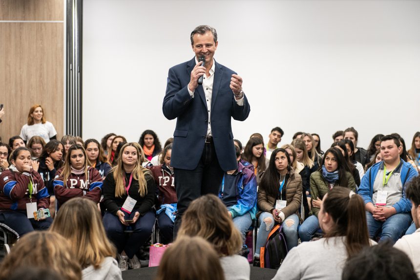 Bahl reunió a más de 200 jóvenes paranaenses en una novedosa capacitación