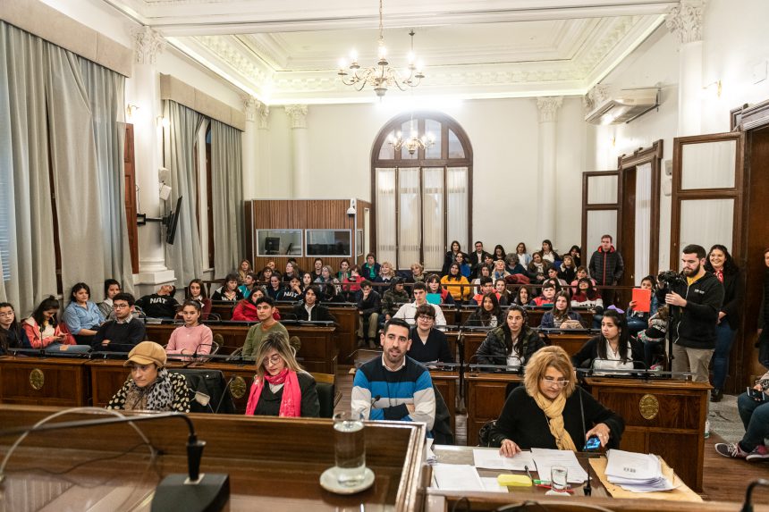 Jóvenes de los departamentos Gualeguay y Uruguay presentaron proyectos en el recinto