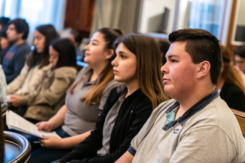 Estudiantes del departamento La Paz presentes en el Senado Juvenil
