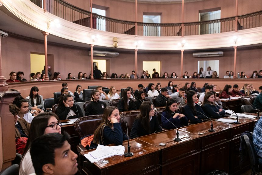 Continúa desarrollándose la instancia departamental del Senado Juvenil
