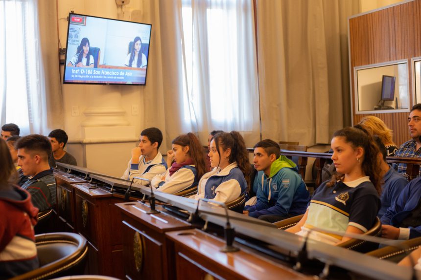 Alumnos de los departamentos Nogoyá e Islas debatieron sus proyectos en el Senado