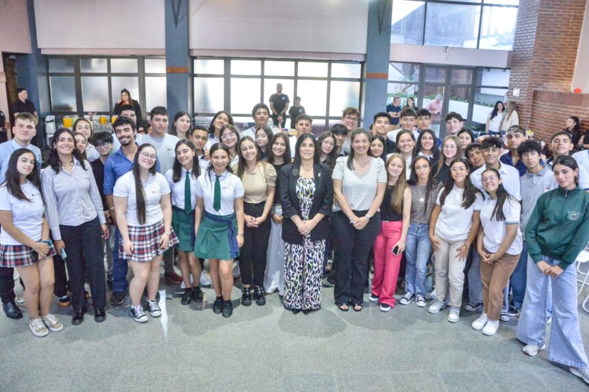 La vicegobernadora mantuvo un encuentro con senadores juveniles